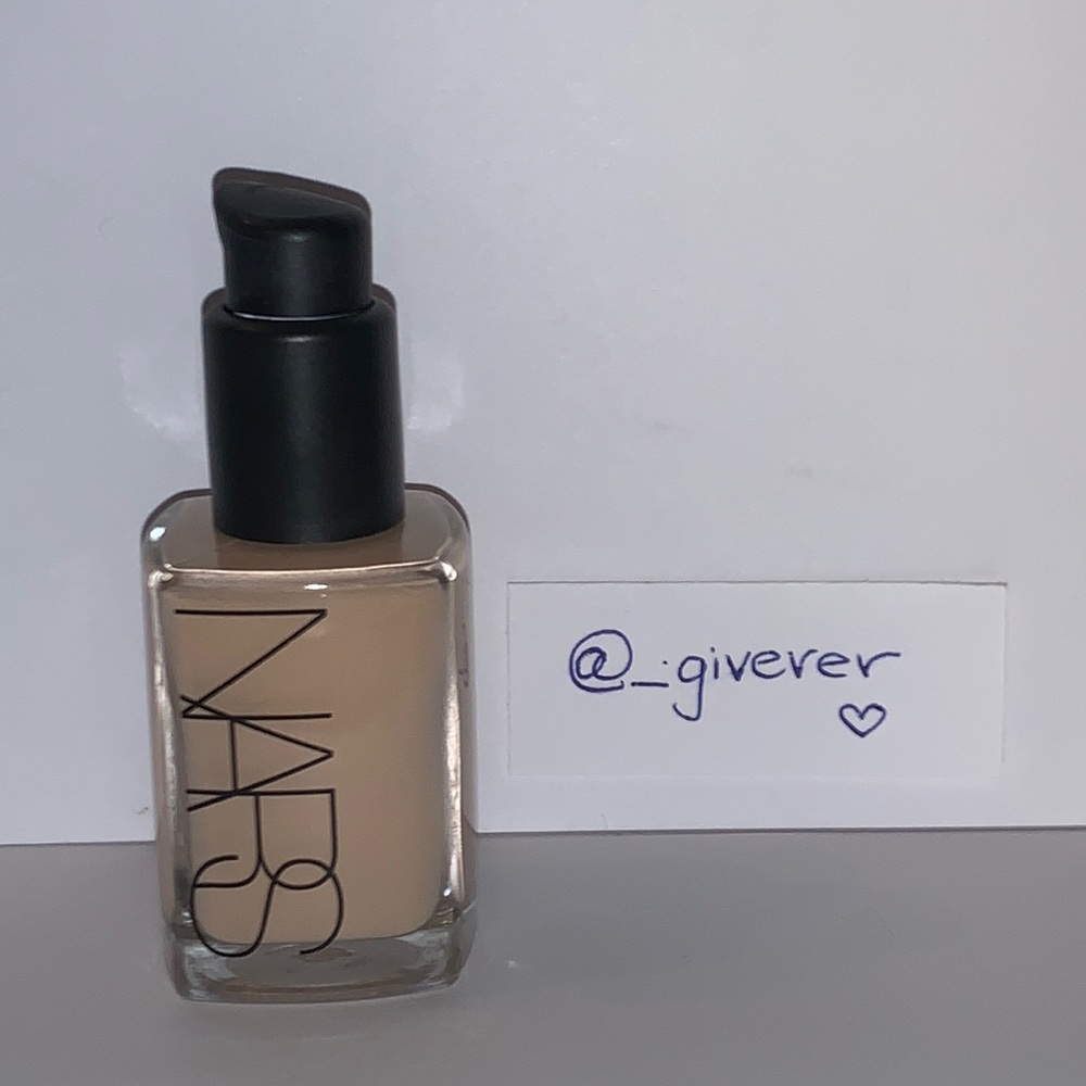 OSLO Light 1 - NWOB Sheer Glow Nars Foundation w Pump